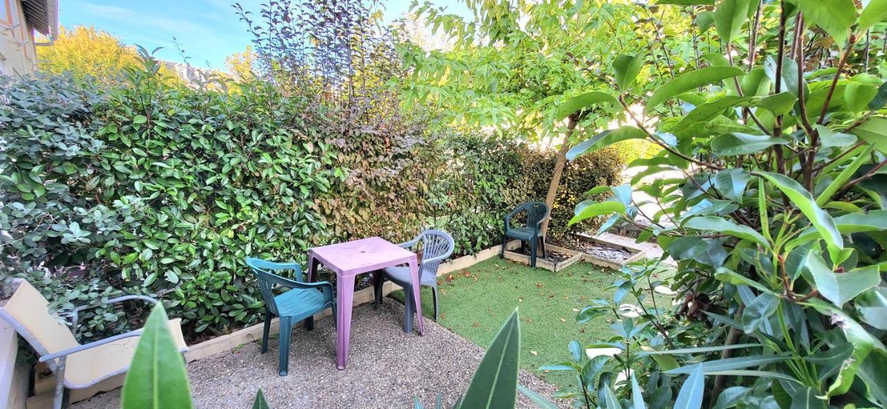 Residences Les Sansonnets "Appartements & Studios" Jonzac Exterior foto
